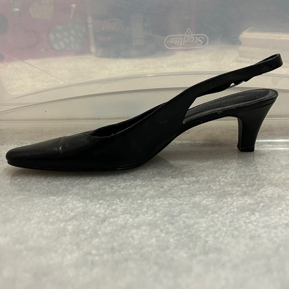 Covington Women's Elegant Black Heels - Picture 2 of 3